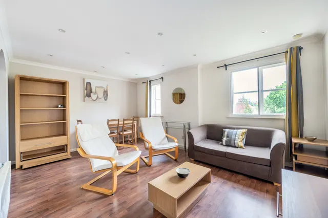 19 Tylers Court, Vicars Bridge Close, Wembley, photo 1