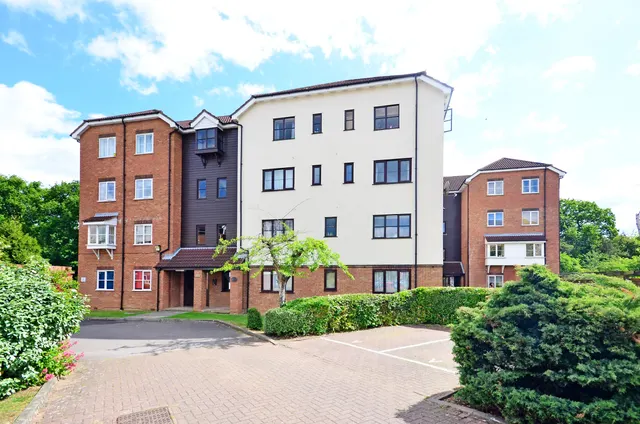 Photo 3 — 19 Tylers Court, Vicars Bridge Close, Wembley