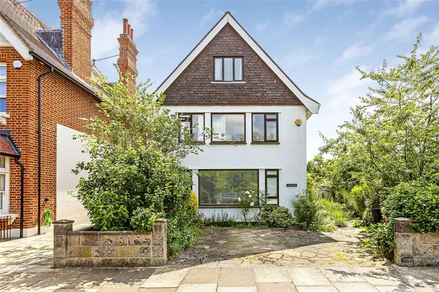 6 bedroom house — Broom Water West, Teddington, Middlesex, TW11 9QH