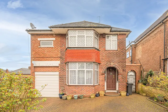 London, N14, photo 1