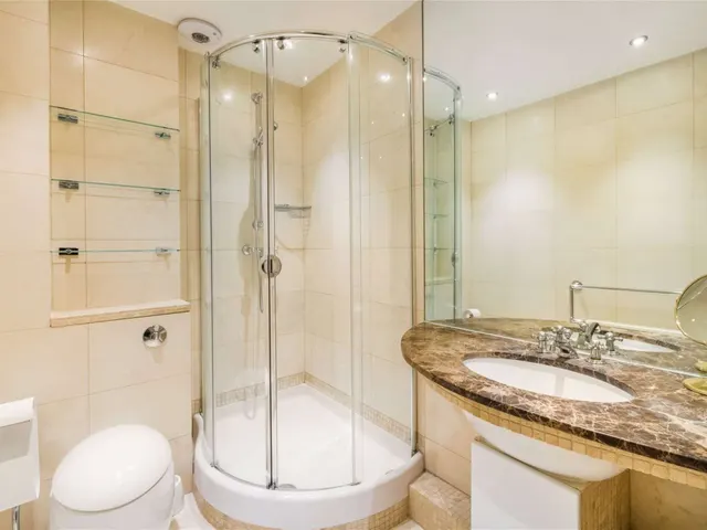 Photo 3 — Bank Chambers, 25 Jermyn Street, London, SW1Y 6HR