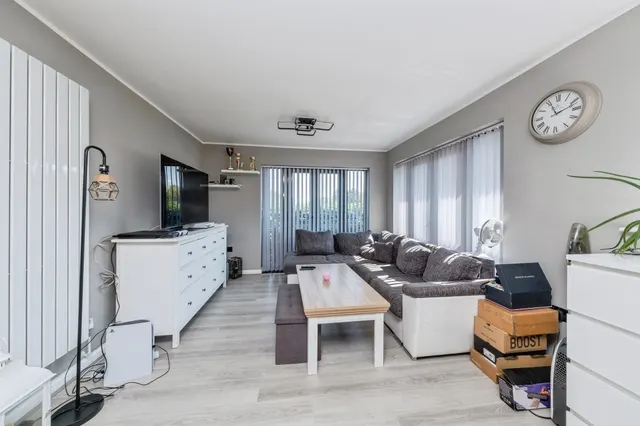 Photo 2 — Howitt Drive, Bradville, Milton Keynes