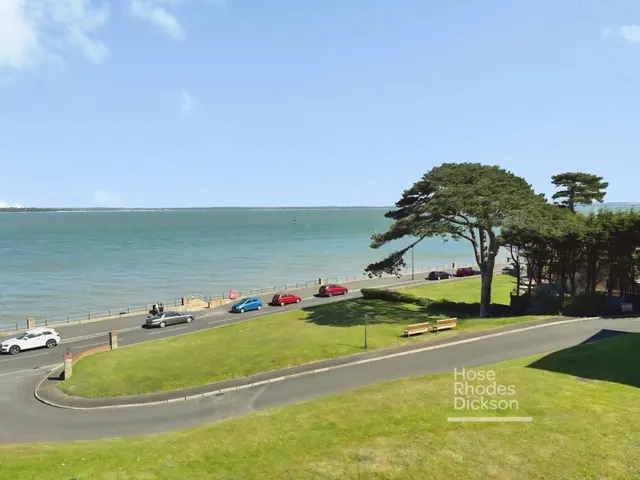 Egypt Esplanade, Cowes, PO31, photo 2