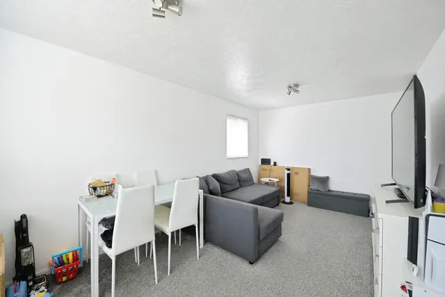 Brimfield Road, Purfleet-On-Thames, RM19, photo 3