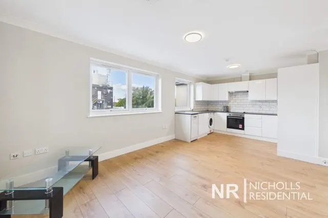 London Road, North Cheam, SM3, photo 2