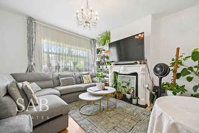 Beechwood Avenue, Greenford, UB6, photo 2