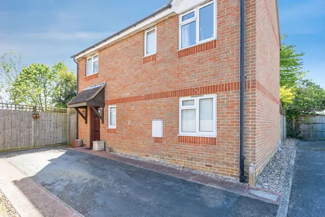 Rosemary Close, Rose Green, PO21, photo 1