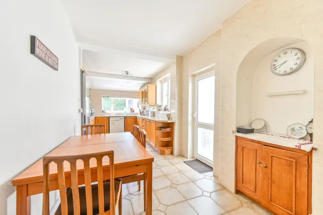 Photo 3 — 67 Paxford Road, Wembley
