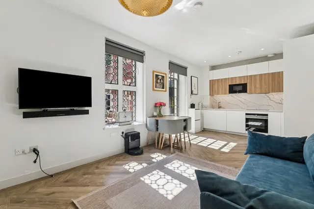 Holt Gardens, London, SW17, photo 1