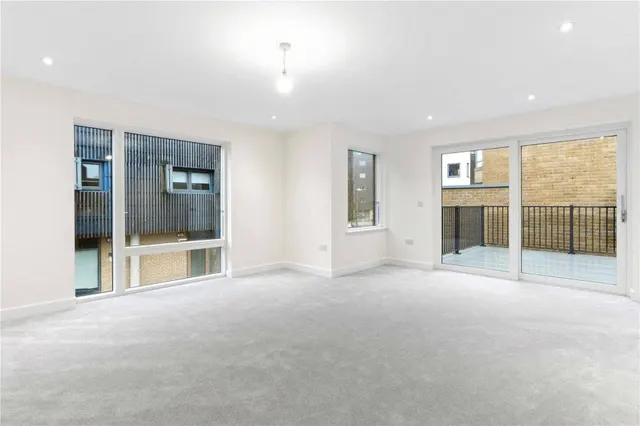 House Under Offer with 3 bedrooms in Newhall, Harlow, CM17, photo 3