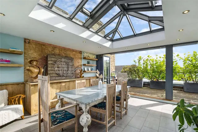 Spanish Road, London, SW18 2HX, photo 1