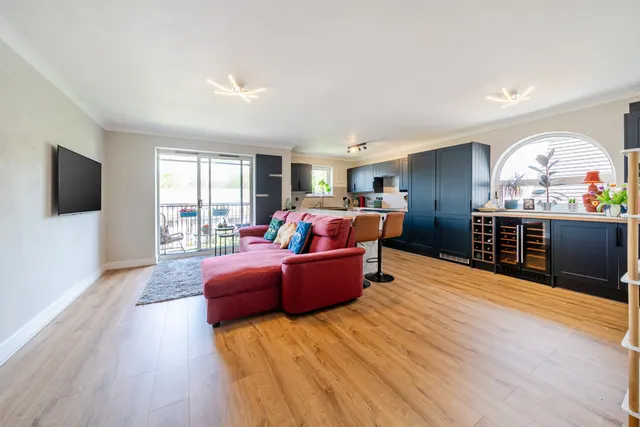 Photo 3 — Albemarle Road, Beckenham, BR3