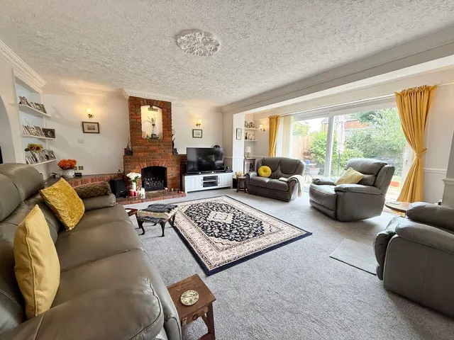 Woodman Close, Wing, LU7, photo 3