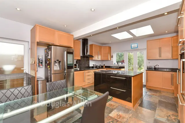 Havering Drive, Romford, RM1, photo 2