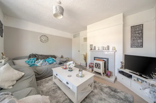 London Road, Portsmouth, PO2, photo 2