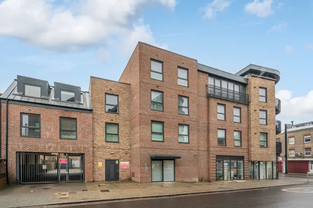 45% Share Apartment 5, 2 Trevelyan Road, London, photo 1