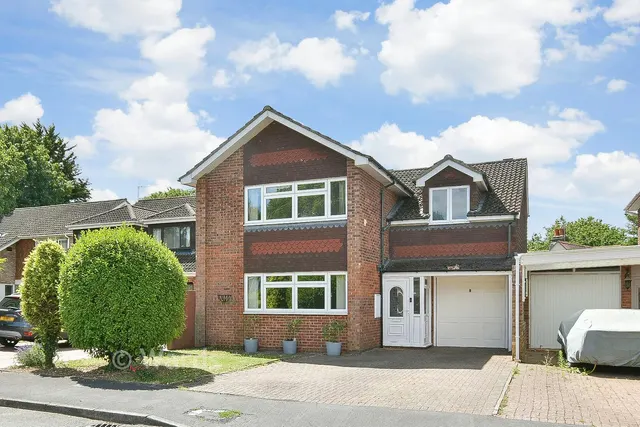 Fairlight Cross, Longfield, DA3, photo 1