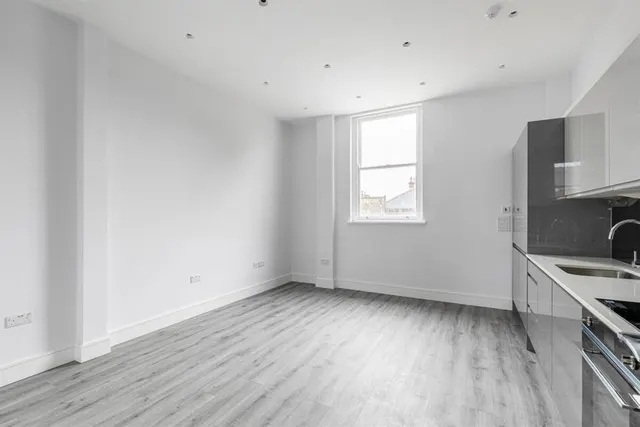 Photo 2 — Flat 5, 54 Lordship Park, London