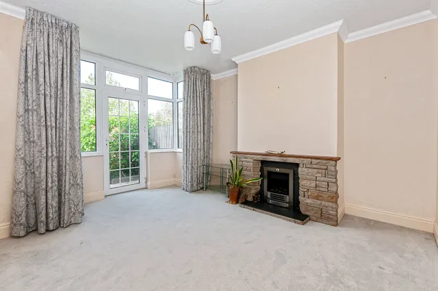 Photo 3 — Strathmore Avenue, Hull, HU6 7HL
