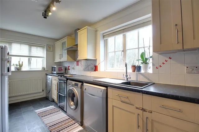 Photo 3 — Twyford Close, Fleet, Hampshire, GU51 1JX