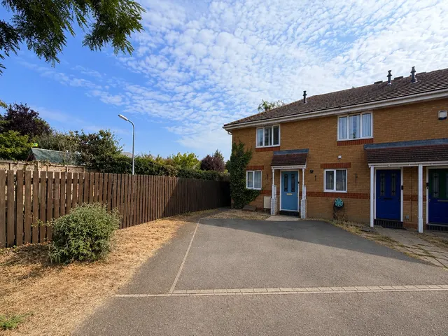 Leary Crescent, Newport Pagnell, MK16, photo 3