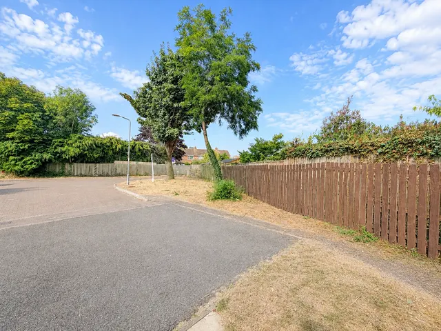 Leary Crescent, Newport Pagnell, MK16, photo 2