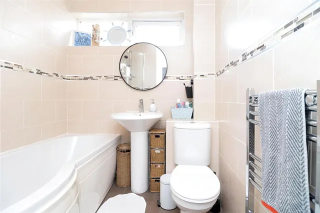 Photo 3 — Peartree Close, South Ockendon, Essex, RM15
