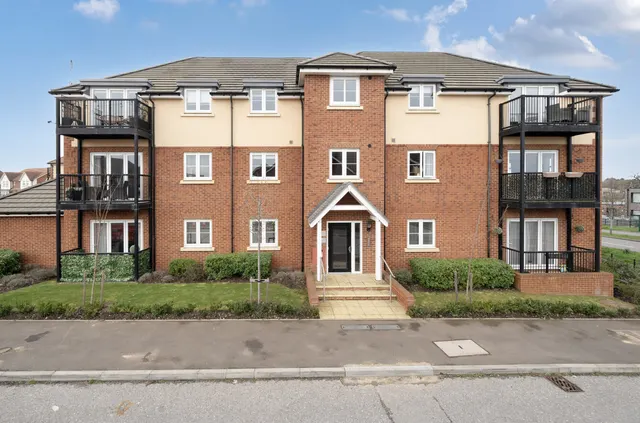 Gamble Gardens, Wokingham, Berkshire, RG41 1DE, photo 1