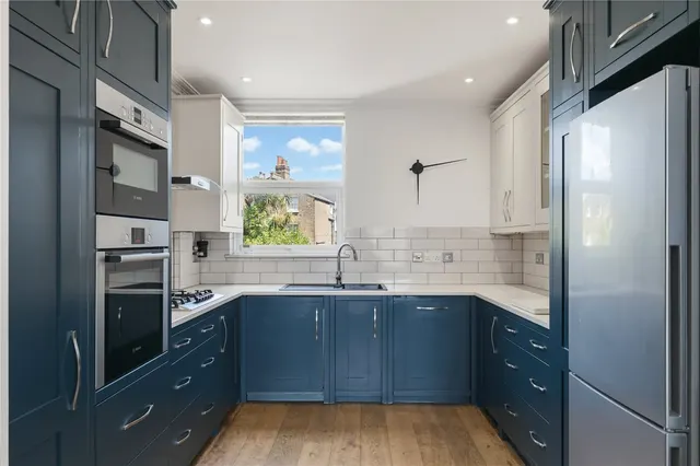 St. Ann's Hill, London, SW18, photo 2