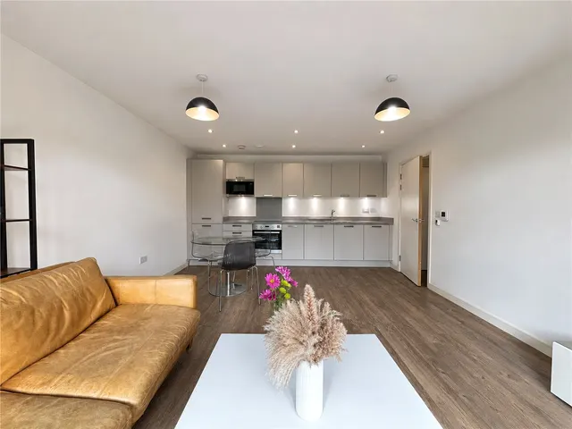 Photo 2 — Blondin Way, London, SE16