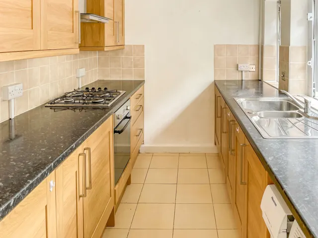 Photo 3 — Victoria Road, Kingston Upon Thames, KT1