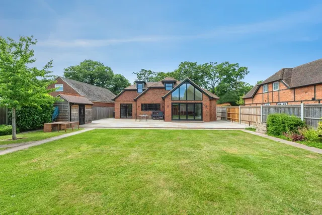 Ten Acre Lane, Egham, TW20, photo 3