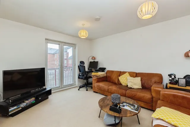 Coxhill Way, Aylesbury, HP21, photo 2