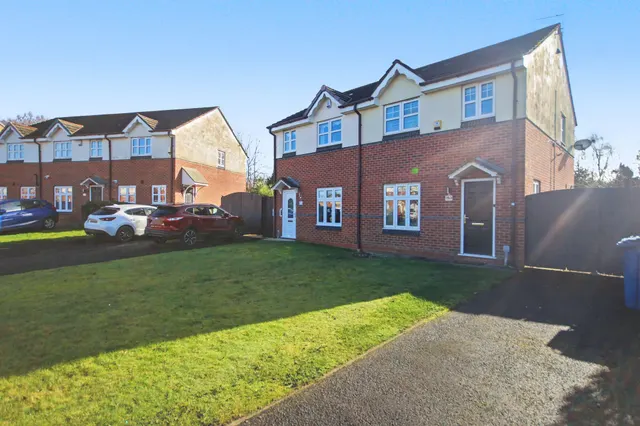 Waltersgreen Crescent, Golborne, WA3, photo 1