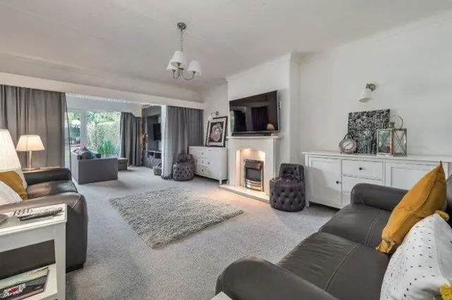 High Elm Road, Altrincham, WA15, photo 3