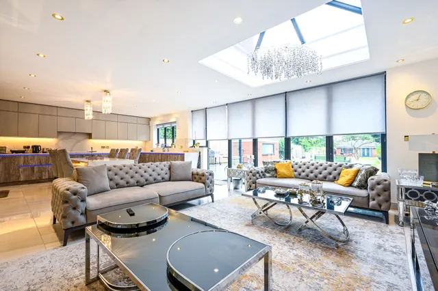 Photo 2 — 91 Robin Hood Lane, London