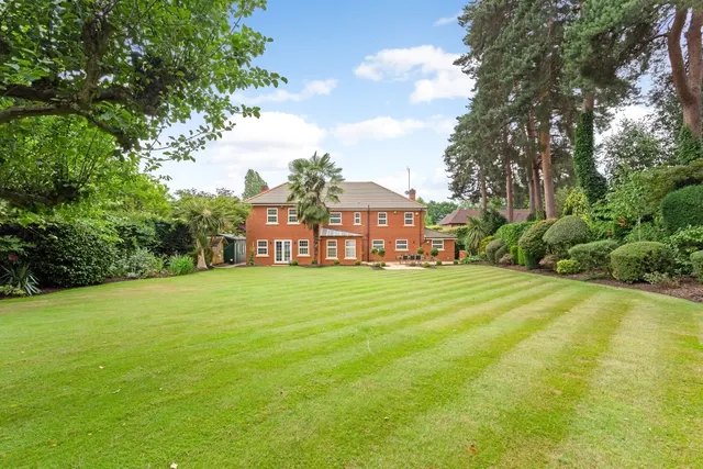 Heath Rise, Virginia Water GU25, photo 1