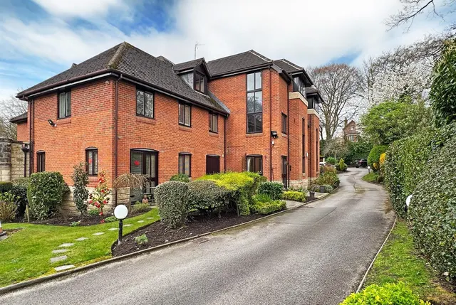 Ashley Road, Altrincham, WA14, photo 1