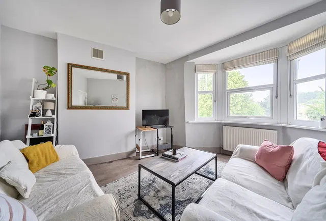 Trewint Street, London, SW18 4HB, photo 1