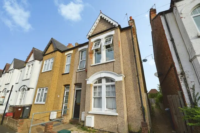 Argyle Avenue, Hounslow, TW3, photo 1