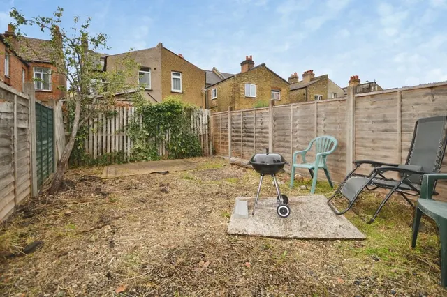 Photo 2 — Argyle Avenue, Hounslow, TW3