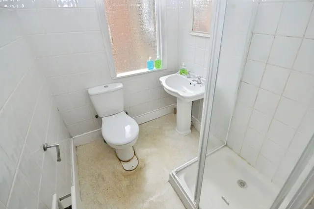 Photo 3 — Argyle Avenue, Hounslow, TW3