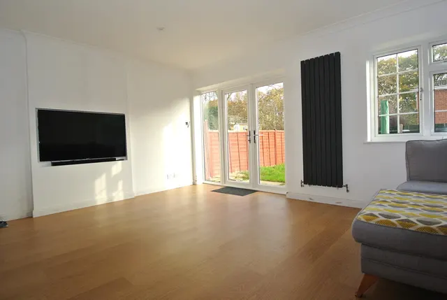 Photo 2 — Bates Walk, Addlestone, Surrey, KT15 2DQ
