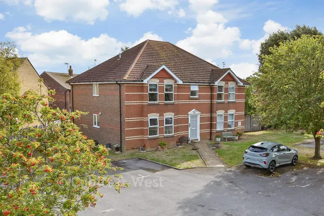 Dominion Road, Worthing, BN14, photo 1