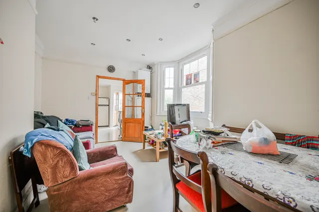 Photo 2 — 87 Hewitt Road, London