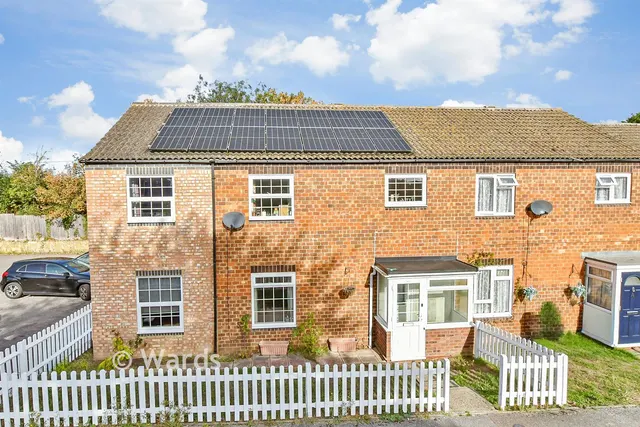 Goldfinch Close, Faversham, ME13, photo 1