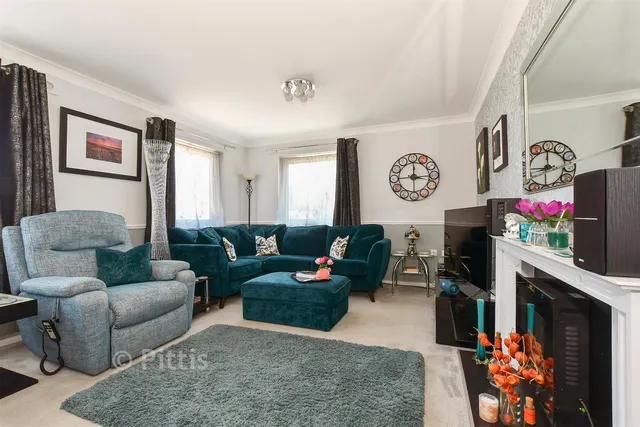 Nicholas Close, Brading, PO36, photo 2