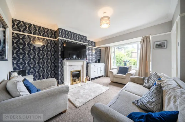 Wakefield Road, Bailiff Bridge, HD6, photo 3