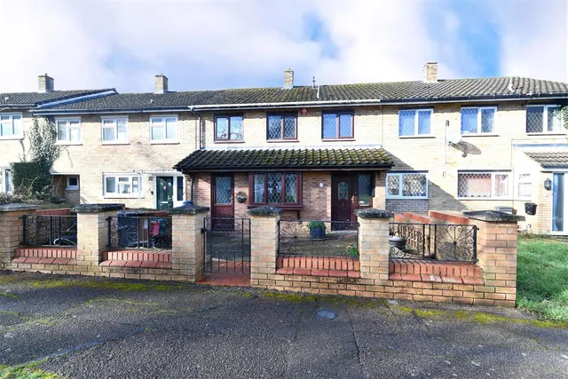 Wildwood Lane, Stevenage, Herts, SG1 1TA, photo 1