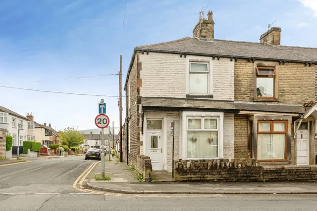 Brunshaw Road, Burnley, BB10, photo 1